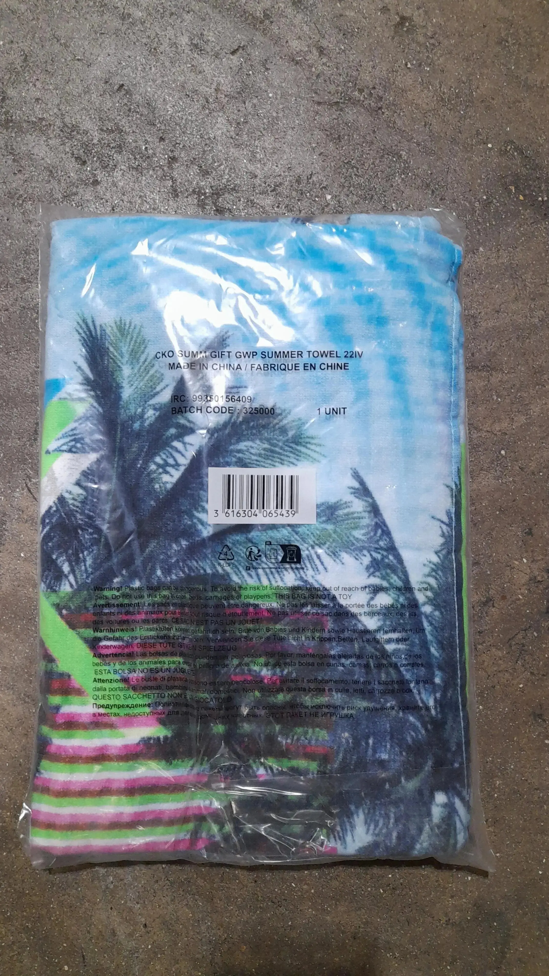 Calvin Klein Beach Towel CK One Summer Daze 70cm x 150cm GWP - Image 3